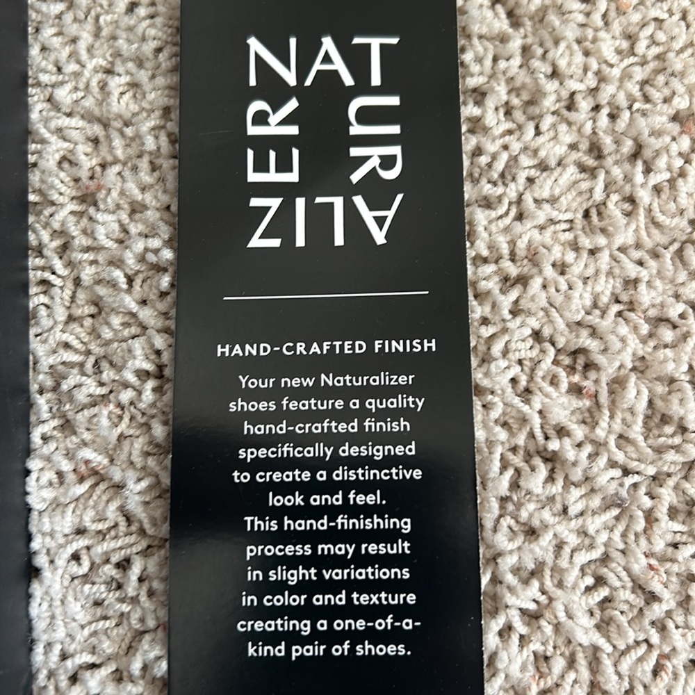 NATURALIZER⭐️Almost NEW🖤T-STRAP Pointed Black LEATHER FLATS. Worn ONCE 3 hours. - Picture 13 of 13